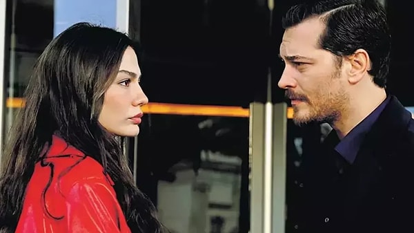 Kanal D ekranlarında yayınlanan Eşref Rüya dizisi kısa sürede büyük bir hayran kitlesi elde etti. Görseli