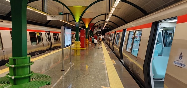 M1A (Yenikapı-Atatürk Havalimanı) ve M1B (Yenikapı-Kirazlı) 2025 Metro Saatleri