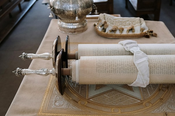 The Heart of Jewish Life in Izmir: Historic Synagogues District