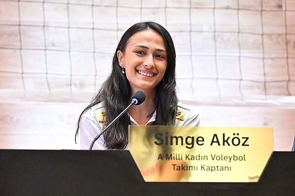A Milli Kadın Voleybol Takımı'nın yeni kaptanı Simge Aköz Görseli