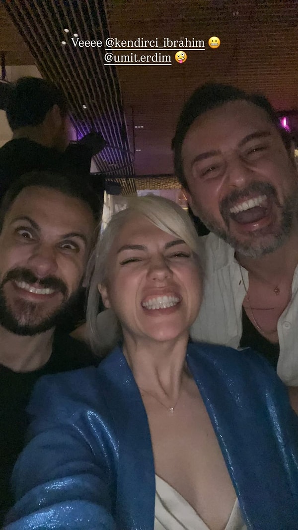 İpek Erdem bir de Ümit Erdim ve Kavak Yelleri'yle hafızalara kazınan İbrahim Kendirci'yle birlikte verdiği pozu paylaştı.