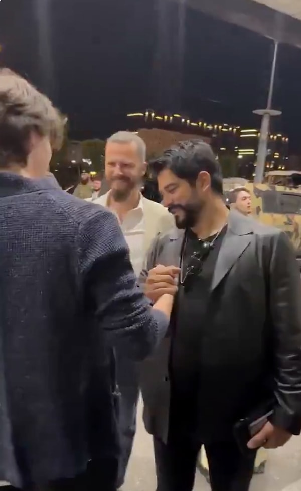 In the past hours, a video of Burak Özçivit hit the social media agenda like a bombshell, and it was claimed that İbrahim Kutluay did not greet him in the video.