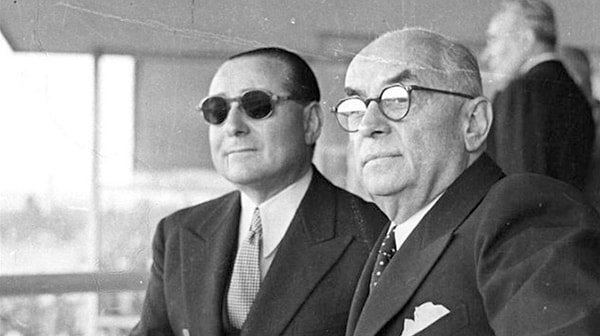 Bir diğer rivayet ise 1956 yılında Türkiye'deki siyasi tablonun karmaşıklaşması üzerine. Görseli