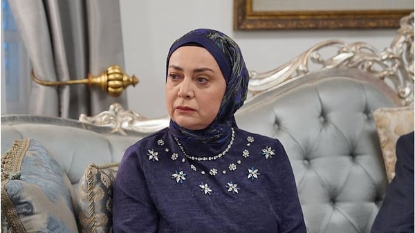 Kızılcık Şerbeti'nde Pembe'nin ölümüyle ailedeki tüm karakterlerin kişiliklerinde değişiklik görmüştük. Görseli