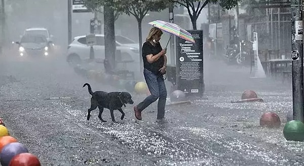 İstanbul, cuma gününden itibaren yağışlı havanın etkisi altına girecek.