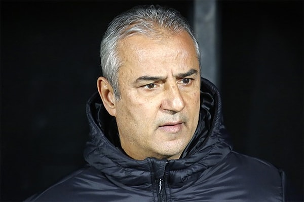 İran Ligi takımlarından Persepolis'in başında bulunan İsmail Kartal, sezonun son maçı öncesinde düzenlenen basın toplantısında açıklamalarda bulundu. Görseli