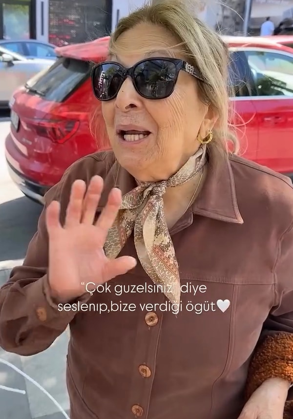İzleyiciler video karşısında “Tam bir İstanbul hanımefendisi” yorumları yaptılar.