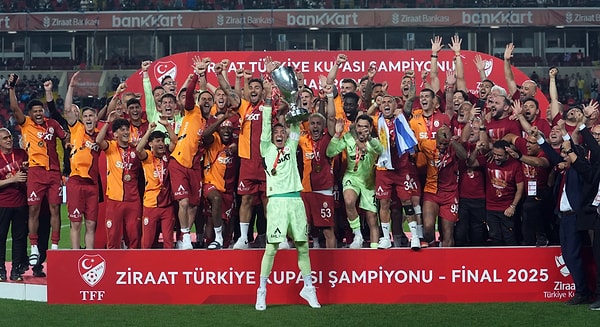 Galatasaray, Ziraat Türkiye Kupası Finali'nde Trabzonspor'u 3-0 yenerek şampiyon oldu Görseli