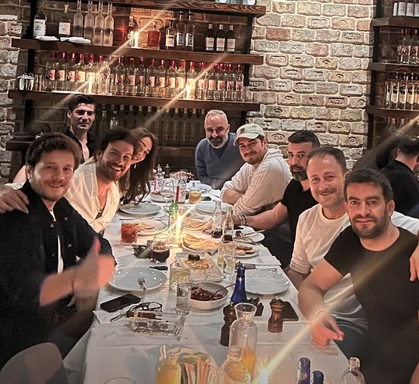 Yakınlıklarıyla tanınan ve birlikte şarkı söyledikleri videonun ardından çok konuşulan Mustafa Mert Koç, daha önce Çağatay Ulusoy olmasa başarılı olamayacağını söylemişti.