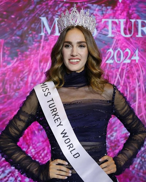 Miss Turkey 2024’ün birincisi seçildiğinde güzelliği tartışma konusu olmuştu İdil Bilgen’in. Görseli