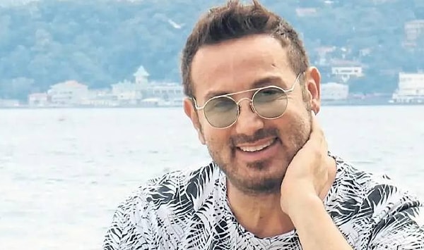 Ünlü şarkıcı Metin Arolat, geçtiğimiz Eylül ayında İstanbul'da sahne aldığı bir mekanda fenalaşarak hayatını kaybetmişti. Görseli