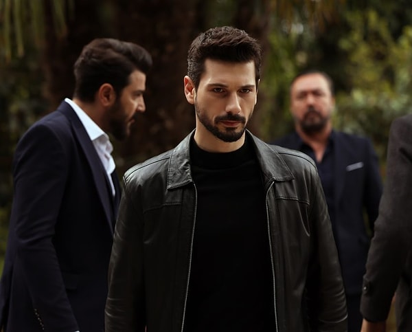 Deniz Can Aktaş'ın yanı sıra yalnızca 3 oyuncunun daha diziye devam edeceği öğrenildi. Görseli