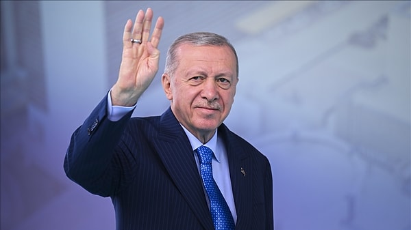 Cumhurbaşkanı Recep Tayyip Erdoğan, TOBB İkiz Kuleler'de TOBB Hizmet Şeref Belgesi ve Plaket Töreni’ne katıldı. Burada konuşan Cumhurbaşkanı Erdoğan, 'Terörsüz Türkiye' sürecine ilişkin dikkat çeken mesajlar verdi. Görseli
