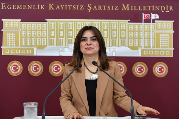 PKK'nin fesih kararına ilişkin gelişmeler devam ederken Meclis'te dikkat çeken bir olay yaşandı. Görseli