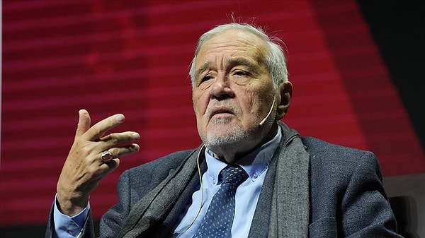 Tarihçi Prof. Dr. İlber Ortaylı ile Galatasaray Üniversitesi öğrencileri arasında gergin anlar yaşandı. Ortaylı ile öğrenciler arasında çıkan tartışma sosyal medyaya yansıdı. Görseli
