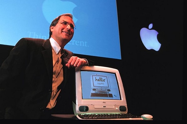 1998’de çıkan iMac, Apple’ın yeniden yükselişinde kilit rol oynadı. Görseli