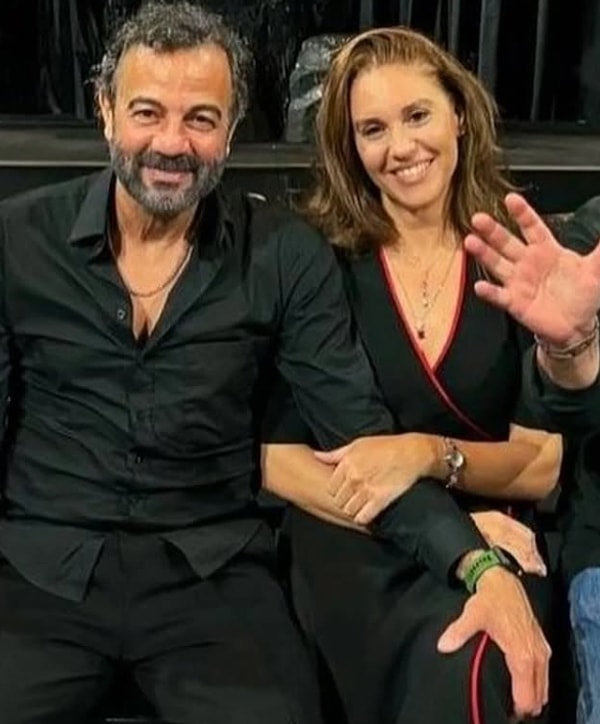 Sadri Alışık, bir süredir Evrim Alasya ile yaşadığı aşkla gündemde biliyorsunuz. Görseli