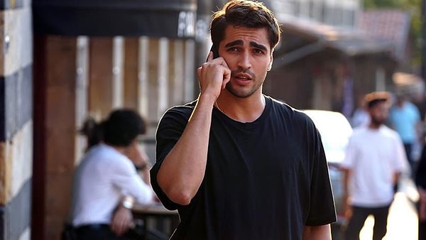 Yalı Çapkını'nın Ferit'i Mert Ramazan Demir'i muhakkak tanırsınız. Görseli