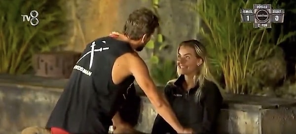 Survivor'da şimdi de Aycan'ın Adem'e trip atmasına şahit olduk!