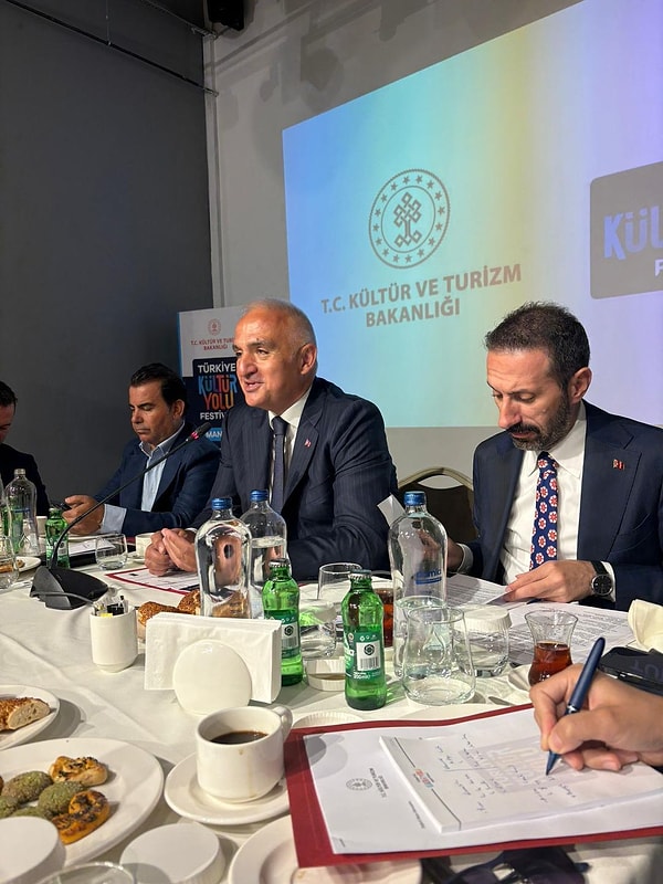 Dünya Turizm Örgütü verilerine göre Türkiye'nin listenin dördüncü sırasında yer aldığının altını çizen Bakan Ersoy, "Hedefimiz ilk sıralarda yer almak" dedi.