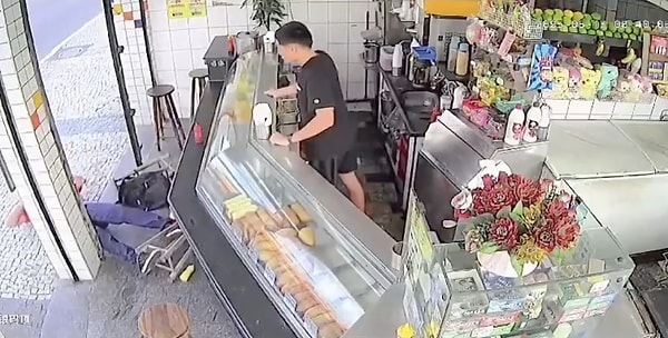 Günümüzde, dünya genelinde insanlar arasında bir güvensizlik hali hüküm sürmekte. Görseli