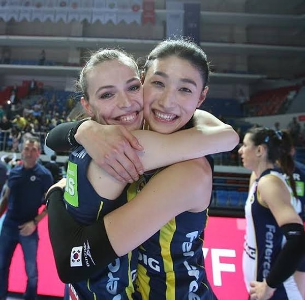 Eda Erdem ve Kim Yeon Koung, 8 yıl sonra ilk kez aynı takıma yer aldı Görseli