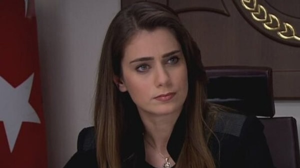 Son olarak Aşk Yolunda ve Kuaförüm Sensin gibi yapımlarla karşımıza çıkan Batur, asıl Kurtlar Vadisi Pusu ile epey tanınmıştı. Görseli