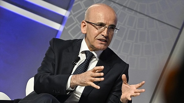 Bakan Mehmet Şimşek bu sefer ise Gürkan Dölekli ile Londra’daki fotoğrafını manşete taşıyan Sözcü Gazetesi’ne tepki gösterdi.