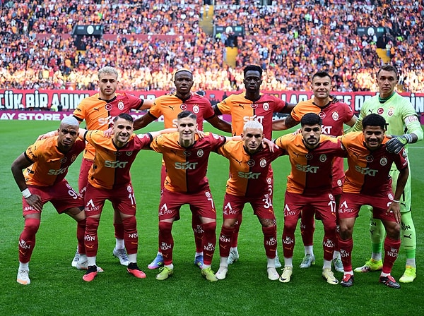Galatasaray 25. kez şampiyon oldu, 5. yıldızını taktı ve Şampiyonlar Ligi’ne direkt katılım hakkı elde etti. Görseli