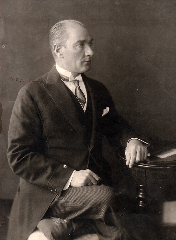 Atatürk'ün bu görüntüsü ve fotoğraflarının kayda alındığı tarihin Cumhurbaşkanlığının birinci dönemi olduğunu söyleyen Tümer şu ifadeleri kullandı: