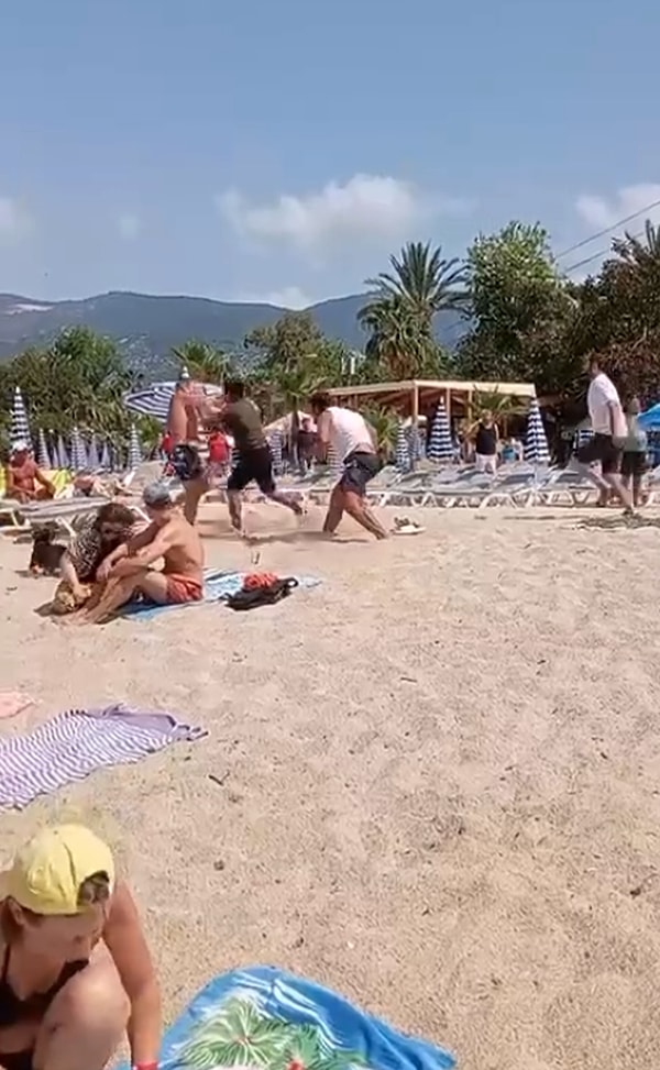 Şezlong fiyatını pahalı bulan turist darbedildi. Görseli