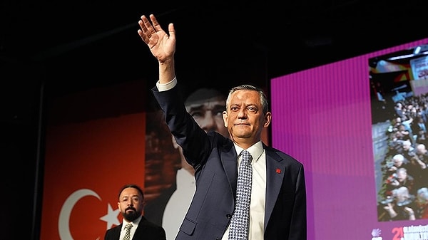 CHP Genel Başkanı Özgür Özel son günlerde gergin siyaset ortamının en öne çıkan isimlerinden biri. Görseli