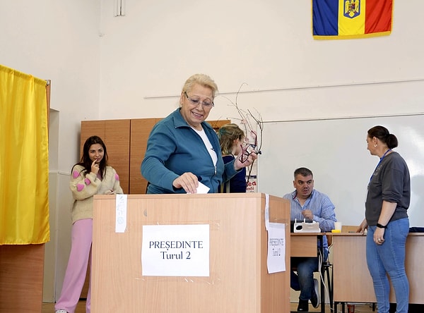 Romanya’da yüksek mahkeme, 2024’ün aralık ayında Cumhurbaşkanlığı seçimlerini ikinci tur öncesi iptal etmişti.