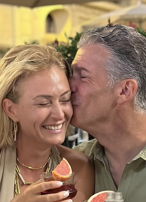 Düvenci, bir süredir Güçlü Mete ile ilişkisini magazin ışıklarından uzak, sakin ve huzurlu bir şekilde sürdürüyor. Görseli