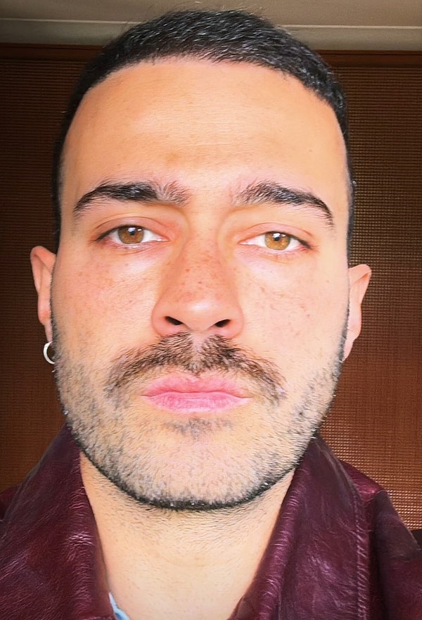 Sanıyoruz ki "Pala Remzi" meselesi Mert Demir'in pek de hoşuna gitmedi; çünkü geçtiğimiz saatlerde ani bir imaj değişikliği yapmaya karar verdi!