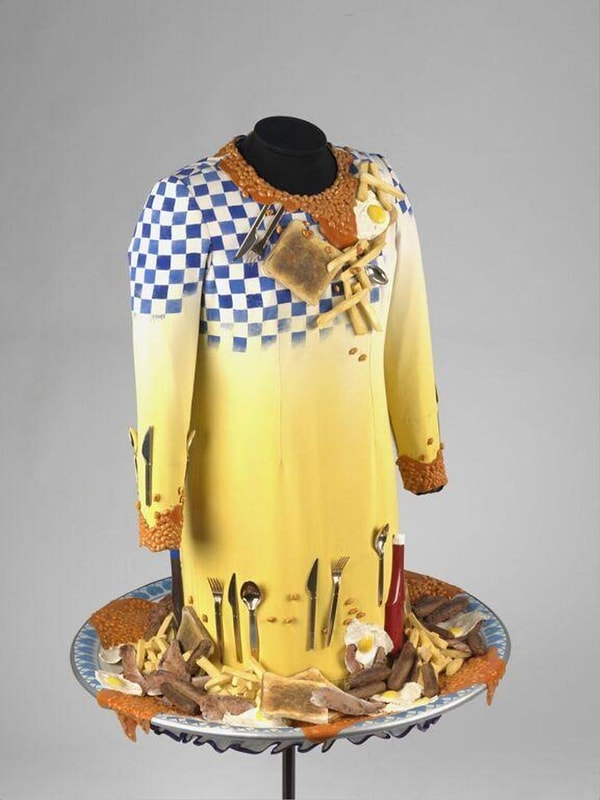 5. Sırada, Dame Edna'nın kostümü var.