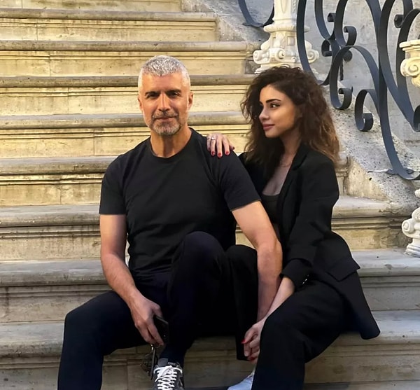 Özcan Deniz, sosyal medya hesabından yaptığı paylaşımında abisi Ercan Deniz'in üç aylık uzaklaştırma kararını ihlal ederek evine geldiğini söyledi. Daha önce onu çocuğuyla tehdit ettiğini de iddia etti. Görseli