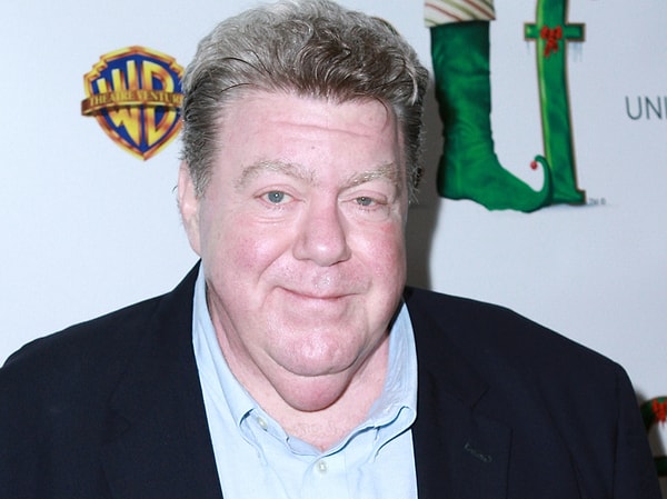 Aile dostları, usta oyuncu George Wendt'in uykusunda öldüğünü doğruladı. Görseli