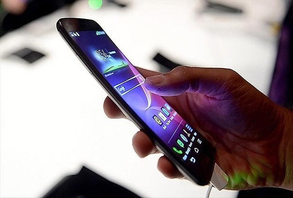 Türkiye’de Vodafone, Turkcell, Türk Telekom’a rakip geleceği iddia edildi. Görseli