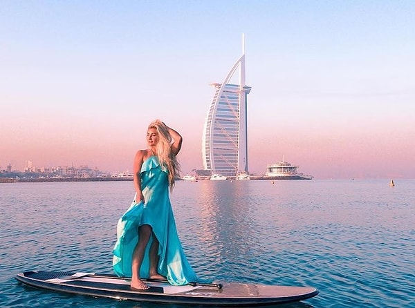 Dubai merkezli Agence L'eclat'ın influencer pazarlama direktörü Farah Mahmood, sosyal medya içeriklerinin artık görüntü yerine videoya odaklandığını belirtti. Görseli