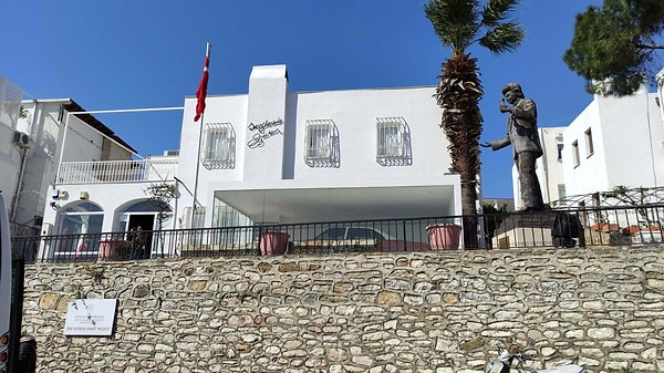 9. Zeki Müren Art Museum