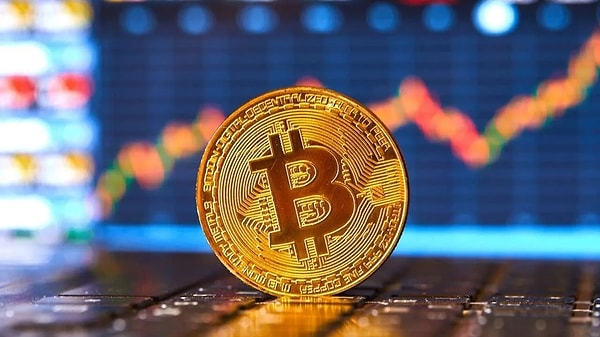 Yatırımcıların güvenli liman altından uzaklaşması ve beklenen faiz indirimleri, yatırımcıları yeniden Bitcoin'e yöneltti. Bitcoin, tüm zamanların en yüksek seviyesine ulaştı.