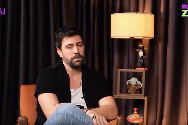 Son olarak Prens'te Kaptan Van Dijk olarak izlediğimiz Çağlar Ertuğrul, Melis İşiten'in programına konuk oldu. Görseli