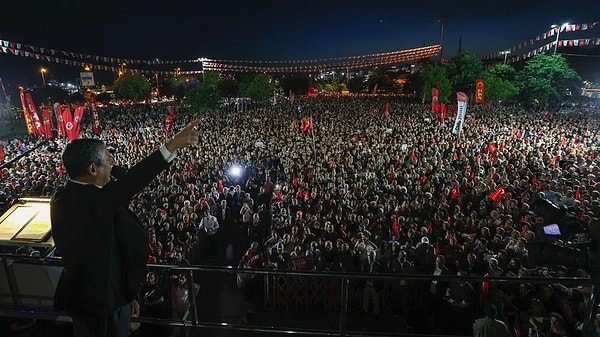 CHP'nin bu haftaki adresi Pendik oldu. CHP’nin "Millet İradesine Sahip Çıkıyor" mitingine binlerce yurttaş katıldı. Görseli
