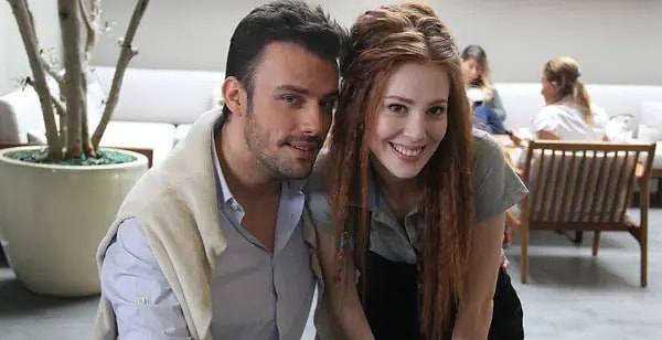 Kiralık Aşk Dizisi Oyuncuları Görseli