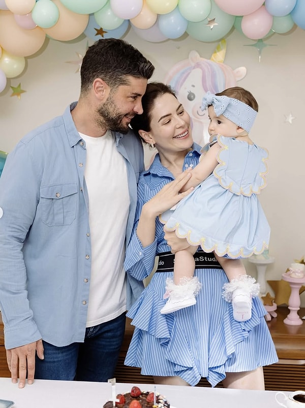 Anne olmanın hissettirdiklerini adeta iliklerine kadar yaşayan Atiksoy, paylaştığı notla takipçilerine duygusal anlar yaşattı.