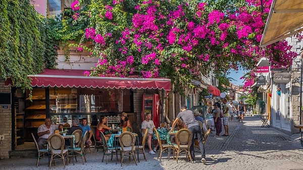 İzmir'de Sezona Göre Otel Seçimi
