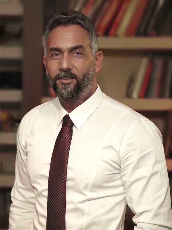 Avukatlığının yanı sıra adını ünlü sanatçı Ebru Gündeş ile yaşadığı aşk ile duyuran Çaka Kul'dan acı haber geldi. Görseli