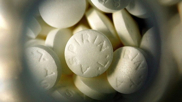 1. Aspirin yapımında kullanılan "salisilik asit" hangi bitkide bolca bulunur?