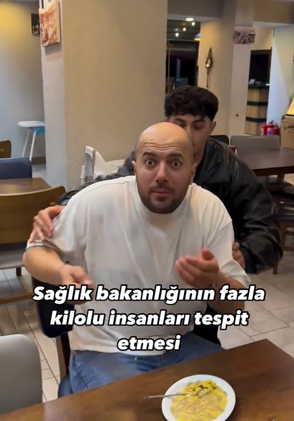 Sosyal medyada çalışmalara dair espriler sürüyor. Görseli